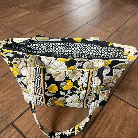 NEW Vera Bradley Dogwood Hand Bag Yellow & Black Floral  Design Quilted Fabric - Picture 4 of 6